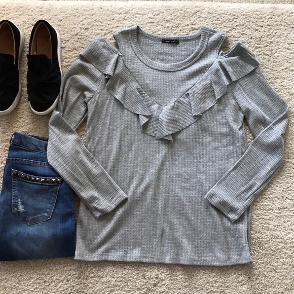 ♥️1 SM 1 MED♥️Long Sleeve Cold Shoulder Top - Picture 4 of 8